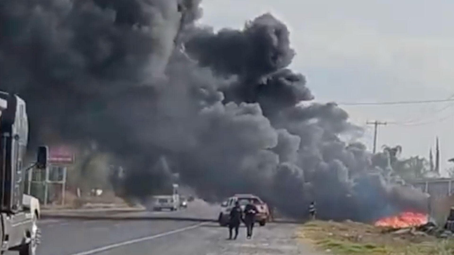 Alerta Fuerte Incendio en un Yonke Cerca de la Comunidad de La Tinaja en Salamanca, Guanajuato