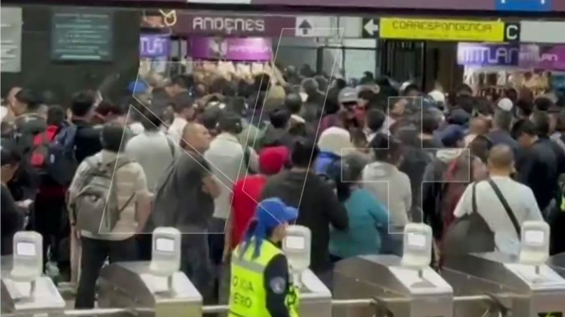 ¿Qué Pasó Hoy en Pantitlán de la Línea A? Reportan Aglomeración de Usuarios Este Viernes