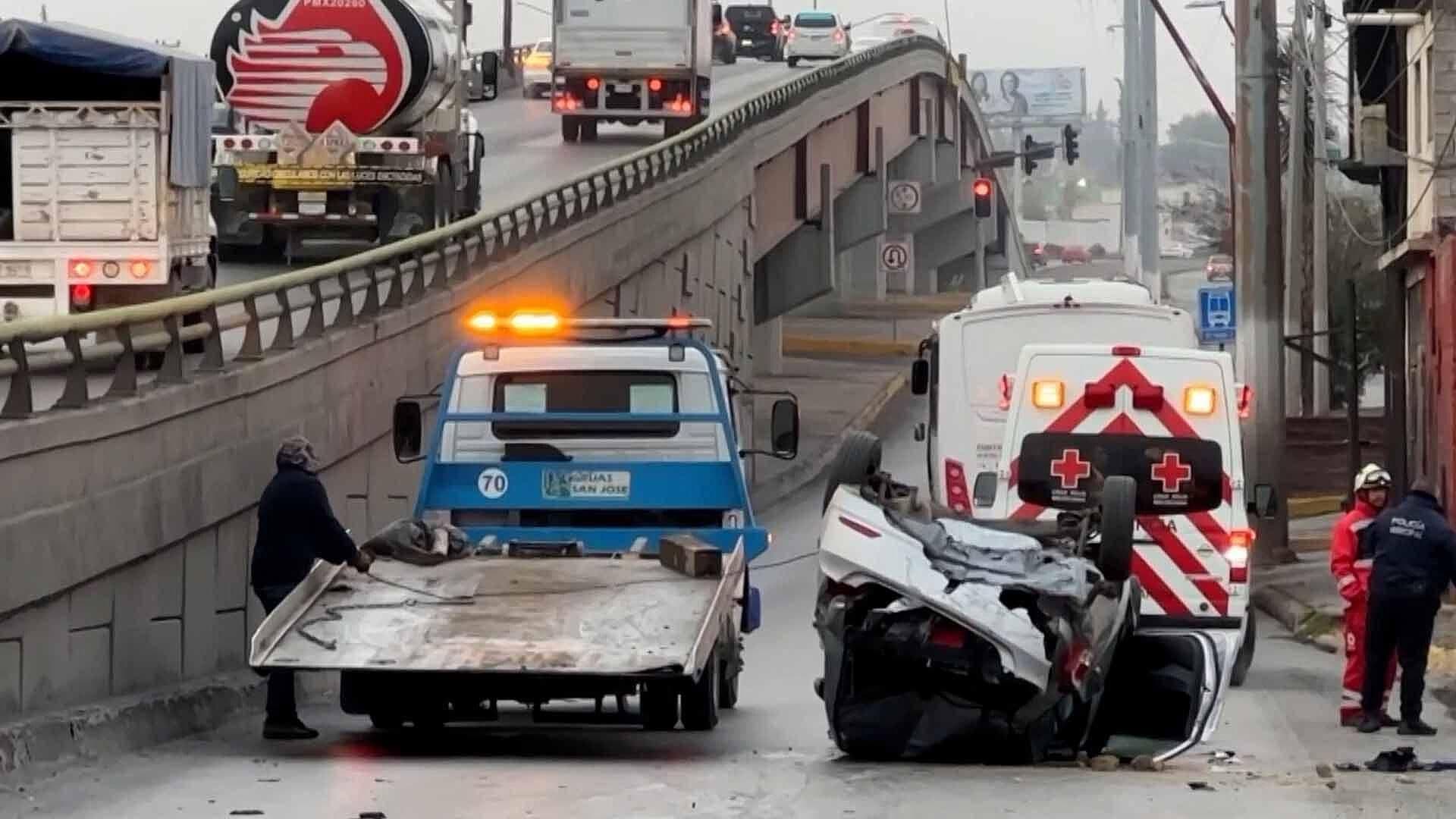 Volcadura Provoca Cierre de Lateral del Periférico Luis Echeverría en Saltillo