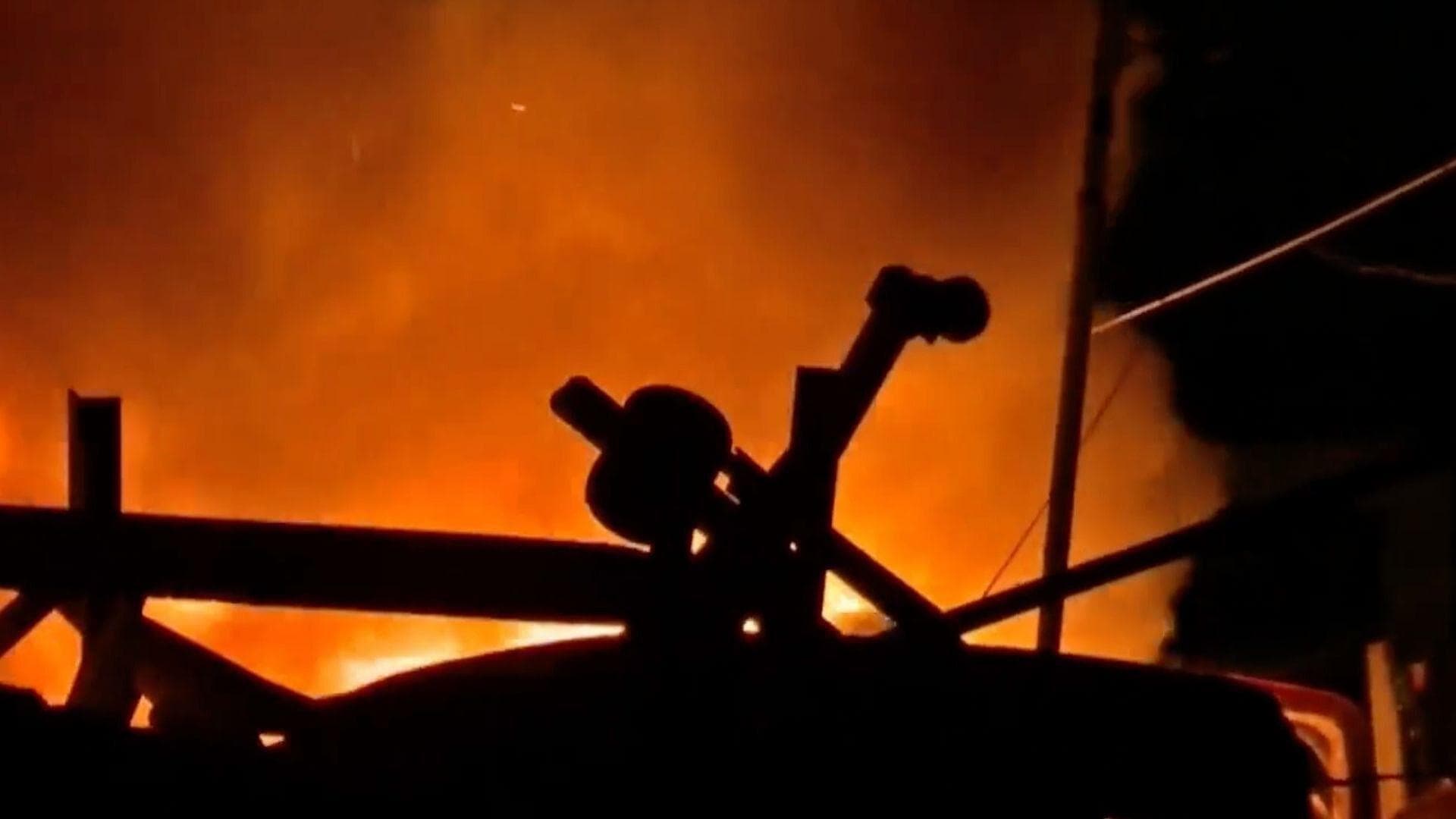 Incendio Consume Taller de Carrocería en la Colonia El Granjero de Ciudad Juárez