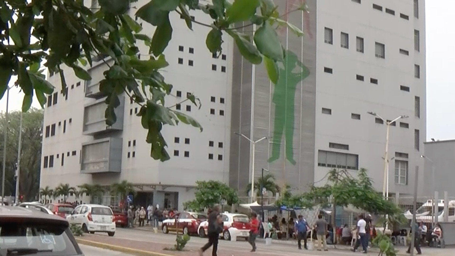 Padres de Familia Denuncian Falta de Médicos en la Torre Pediátrica