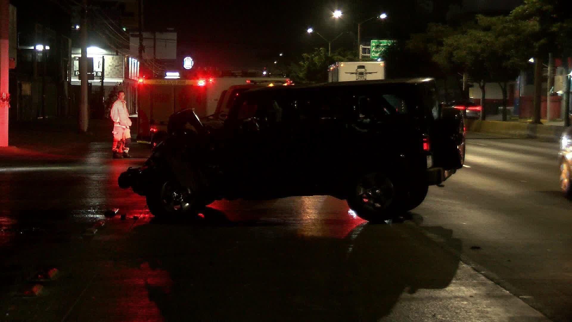 Camioneta Todoterreno se Impacta Contra Pipa en López Mateos