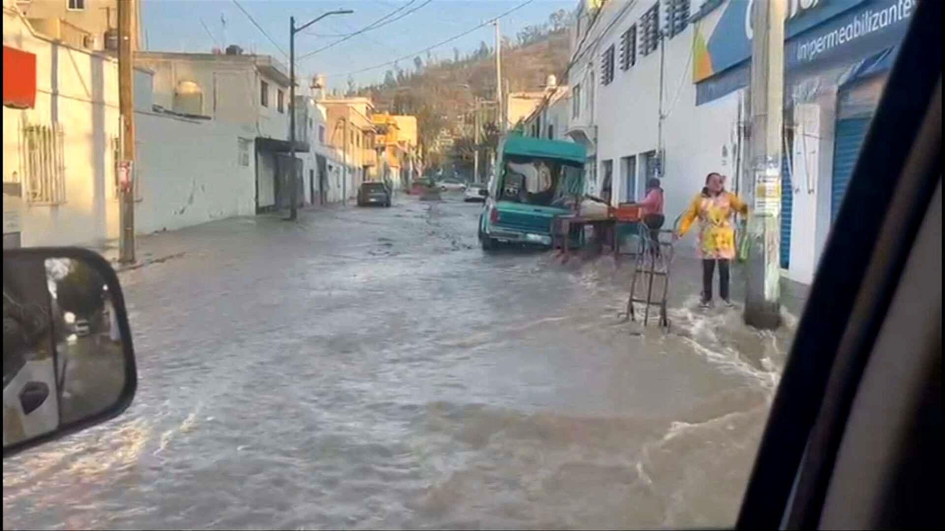 Mega Fuga de Agua en GAM se Oyó como un "Truack": Vecinos de Martín Carrera, en CDMX