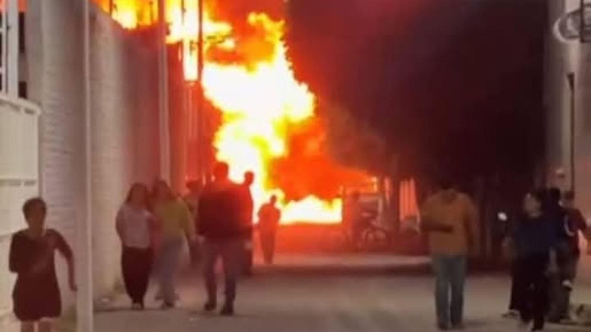 Reportan Fuerte Explosión e Incendio en Villagrán, Guanajuato; Se Presume Toma Clandestina