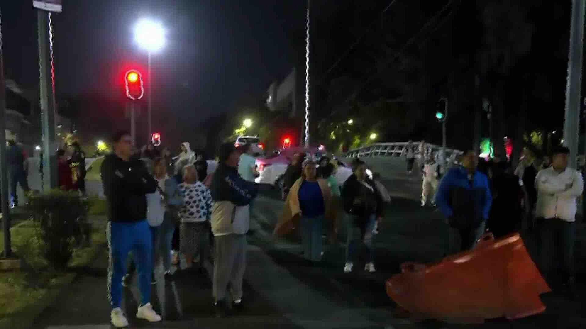 Bloquean Vecinos Viaducto Miguel Alemán y Doctor Vértiz por Corte de Luz en CDMX