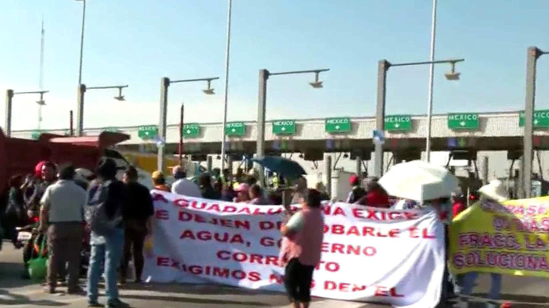 Vecinos de Ecatepec Protestan por Falta de Agua en la México-Pachuca