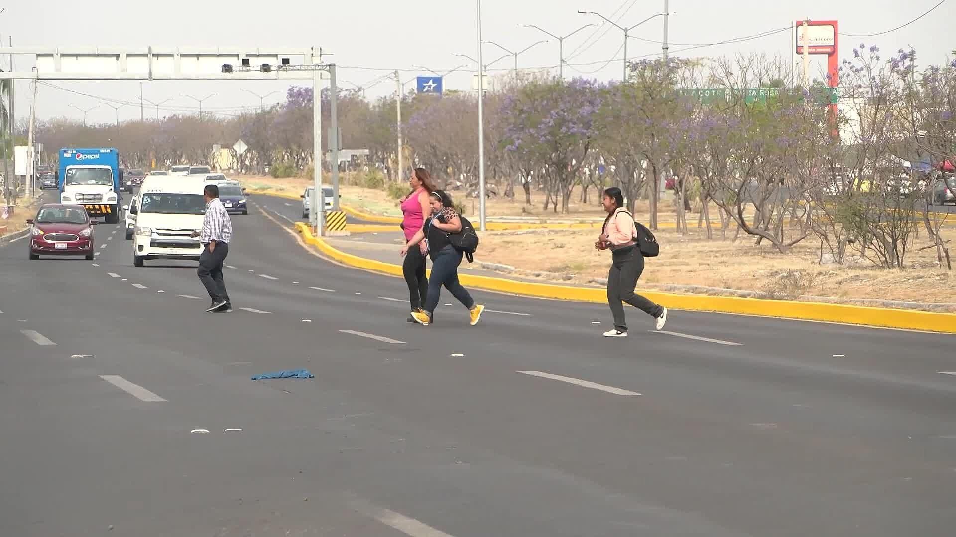 Personas Arriesgan su Vida Diariamente en Fray Junípero Serra por Falta de Puente Peatonal