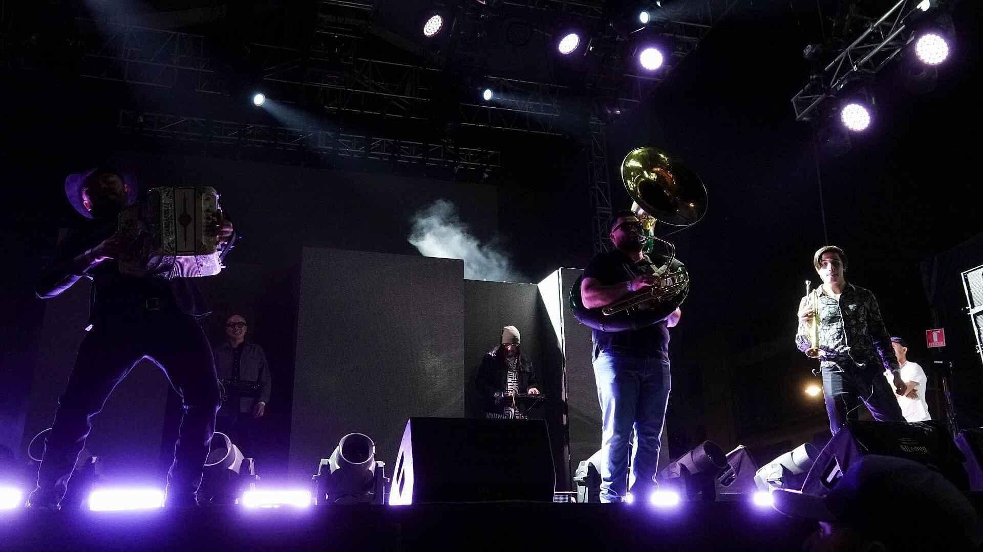 Despierta Cantando: Nortec Collective contra Camila Cabello