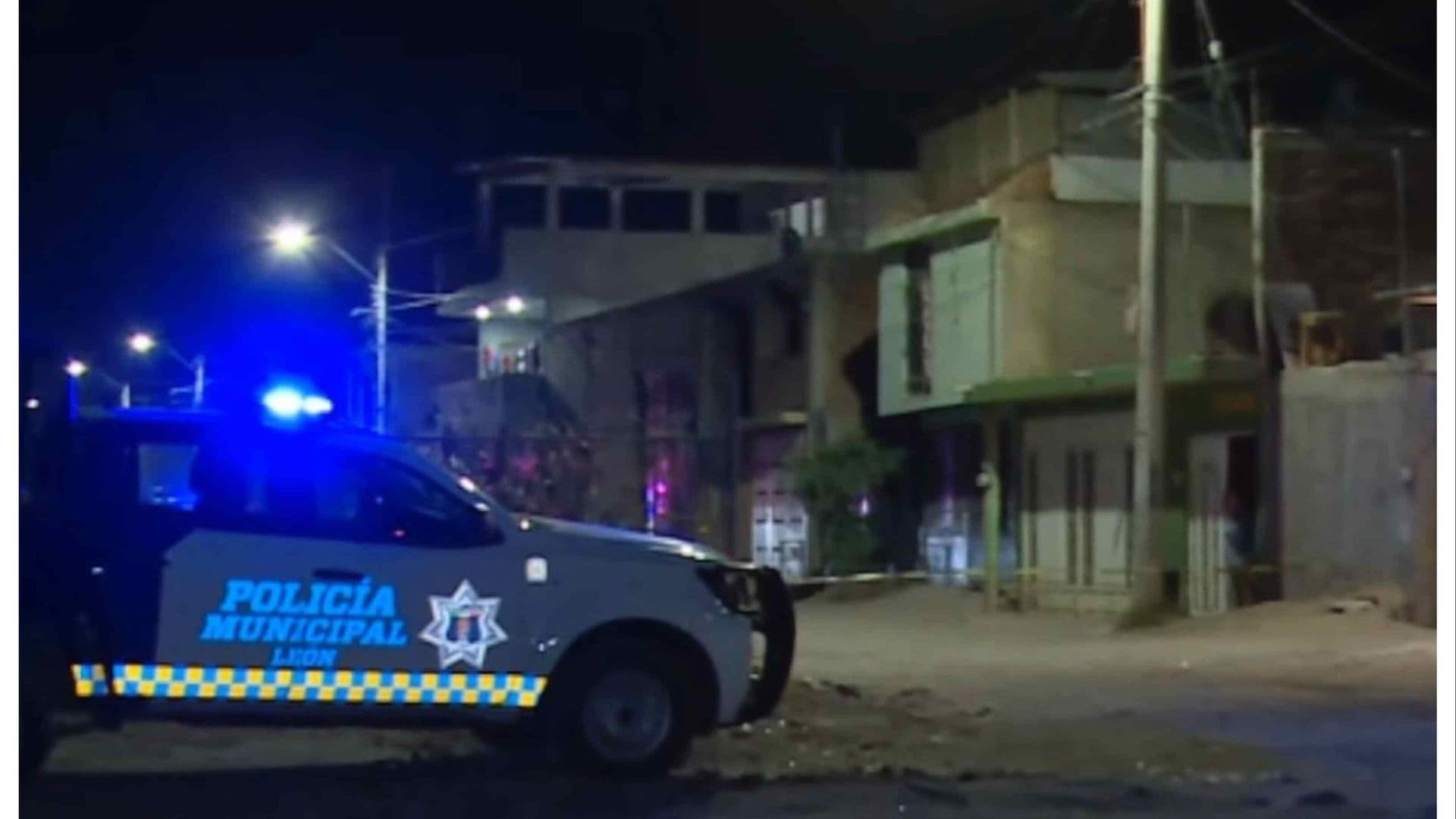 Arde Pipa en un Estacionamiento y Vecinos Salen de sus Casa Ante el Temor de una Tragedia Mayor
