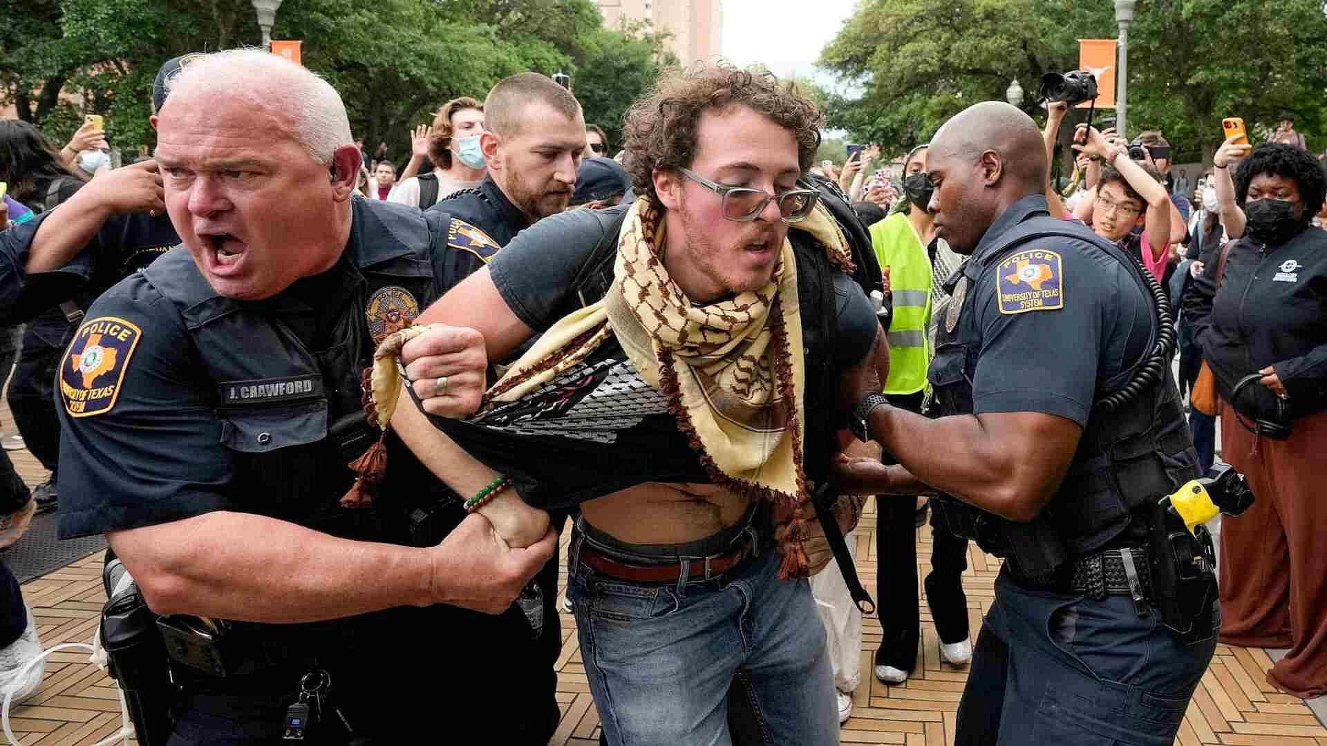 Manifestantes Propalestinos se Enfrentan en Universidad de Ohio con Policías