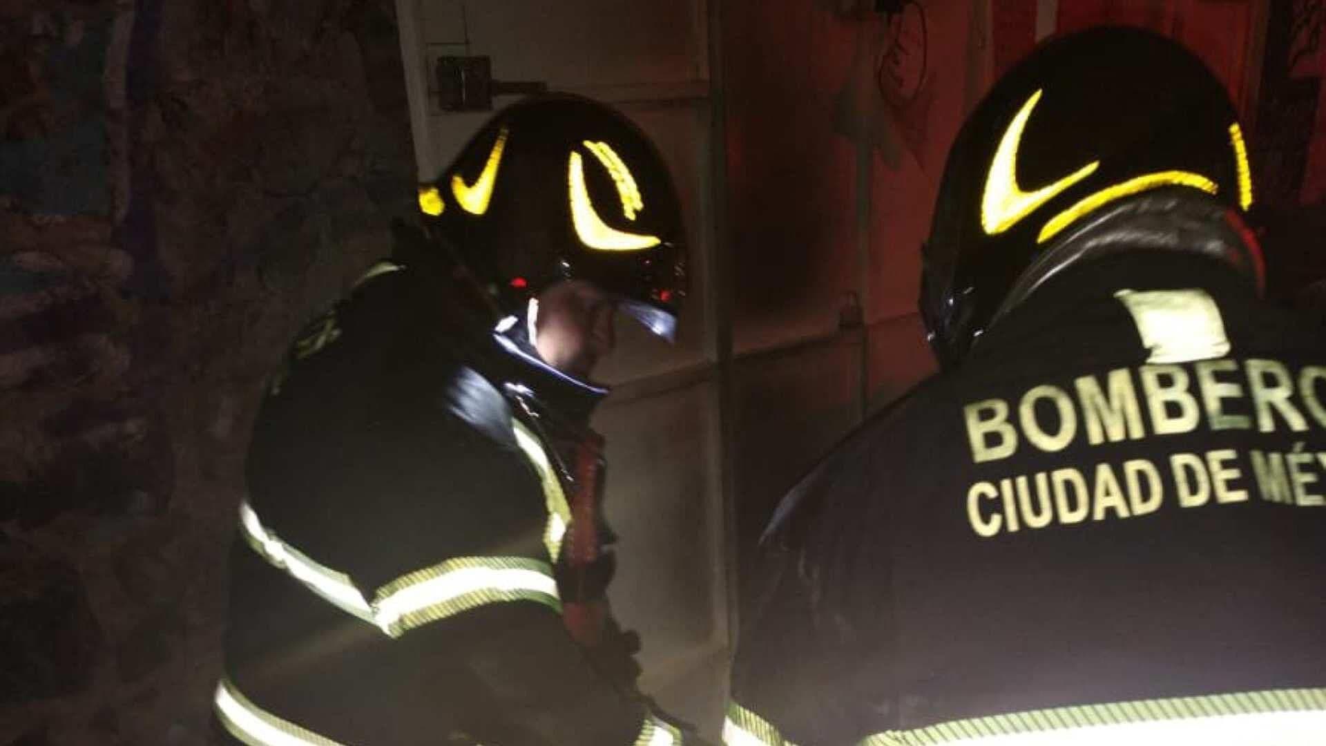 Reportan Conato de Incendio en Cruce de Bolívar y Madero, en el Centro Histórico