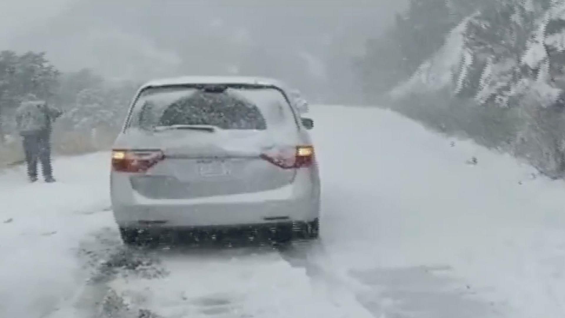 Despejan Carreteras Tras Intensas Nevadas en Sierra Tarahumara