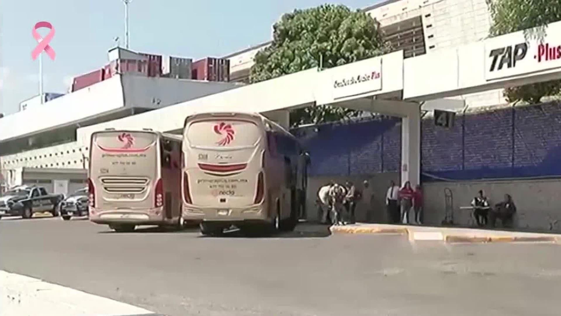Retienen Camión en Central de Autobuses Donde un Joven Iba Privado de la Libertad