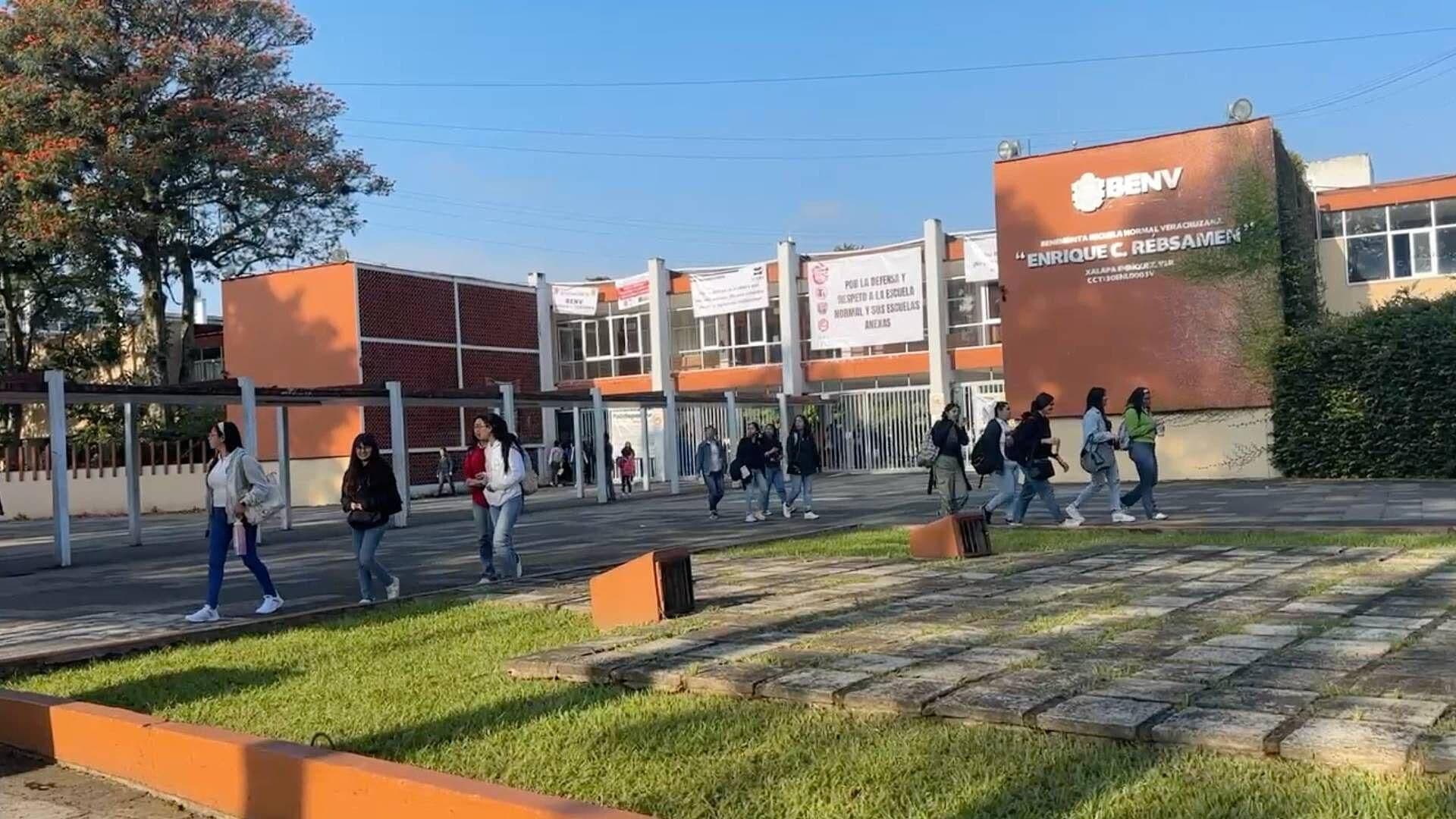 Realizan Paro de Labores en la Benemérita Escuela Normal Veracruzana y Anexas