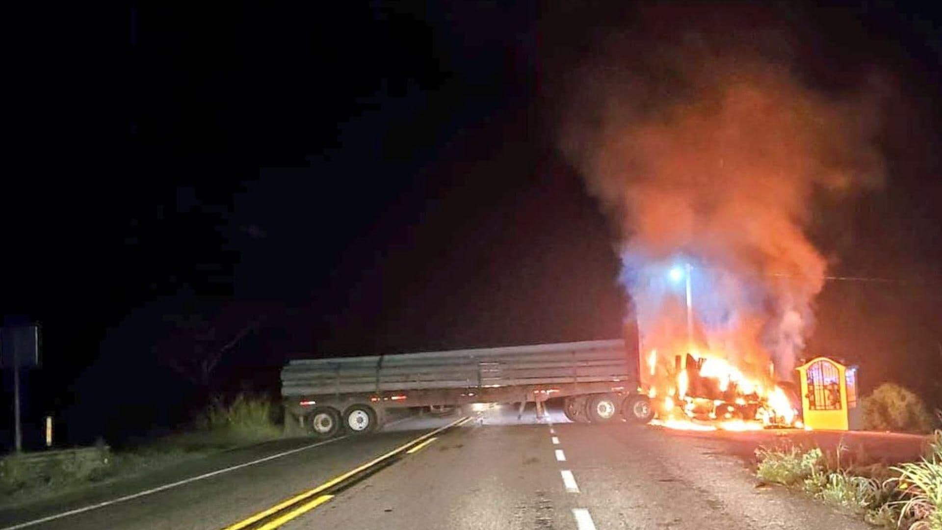 "Se Escuchan Disparos Aquí en Tecpan": Enfrentamiento Deja 16 Muertos