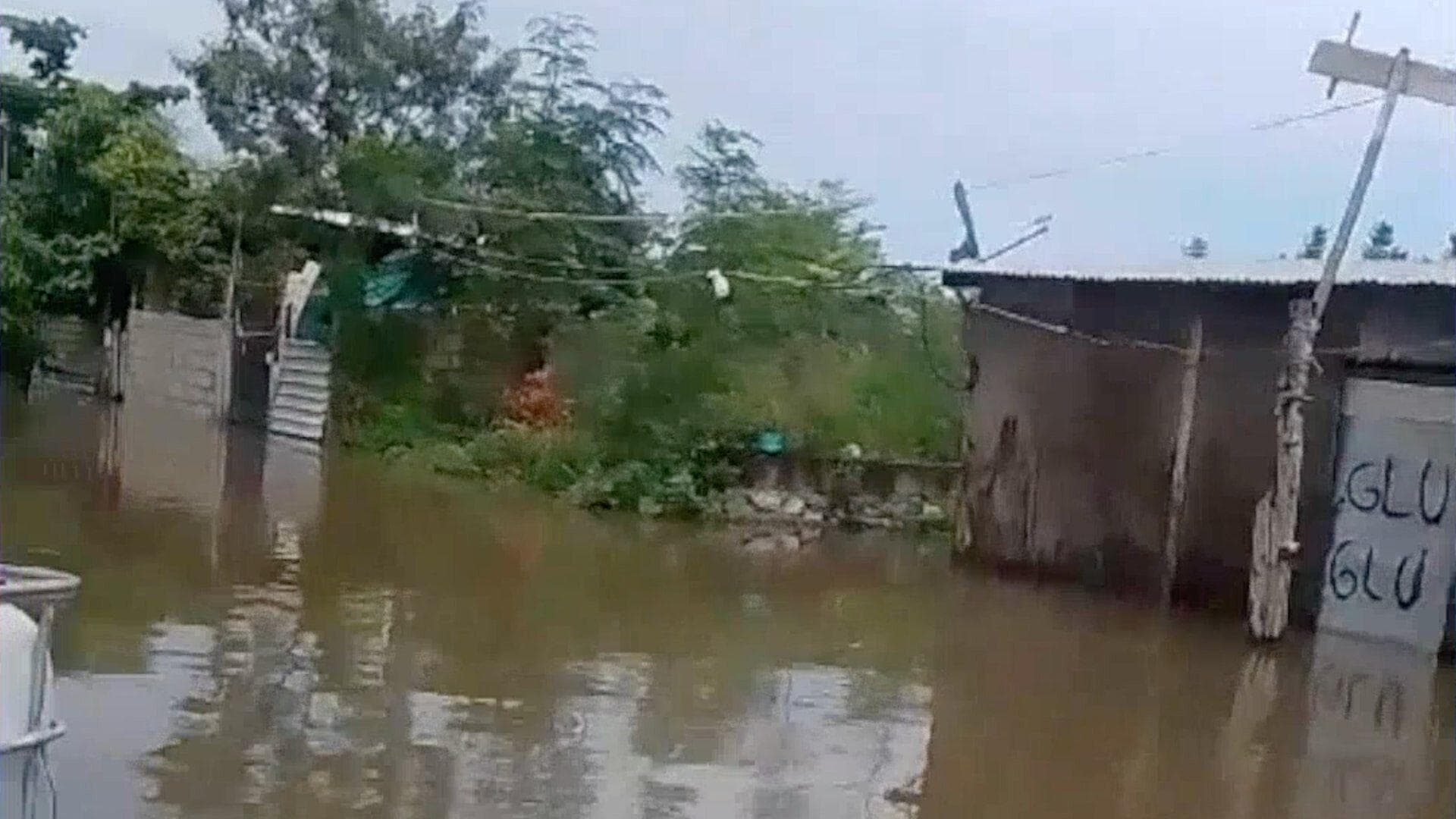 Colonia Andrés Manuel López Obrador Lleva Más de Tres Días Inundada por Lluvias en Veracruz