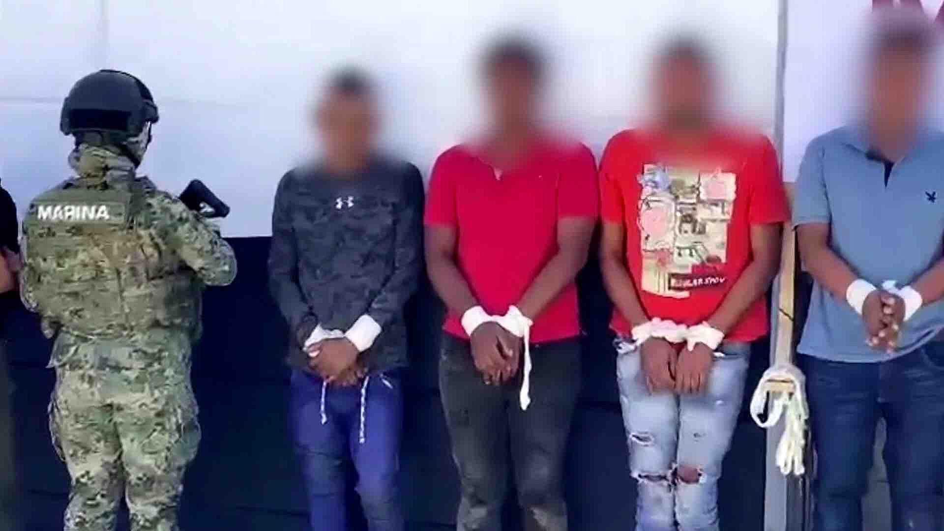 Detienen a Ocho Presuntos Criminales con Armamento y Droga en Coyuca de Benítez, Guerrero