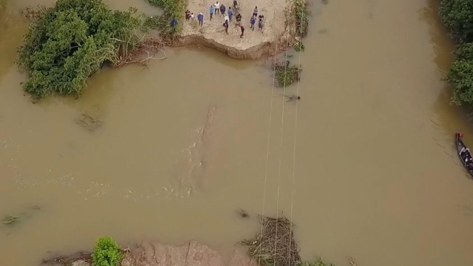 Se Registra Corte de Camino en Hidalgotitlán por Escurrimiento del Río Coatzacoalcos