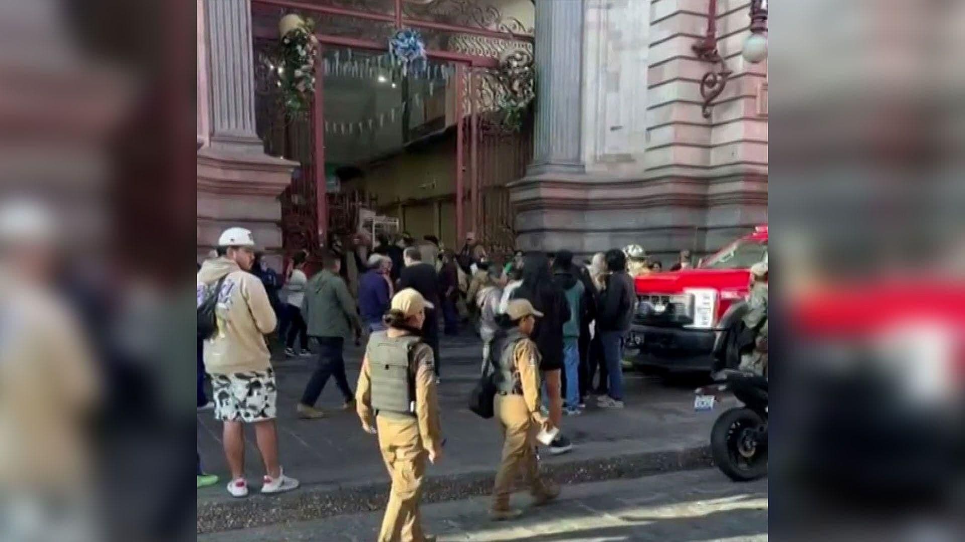 Cortocircuito Provoca Incendio en el Segundo Nivel del Mercado Hidalgo, Guanajuato