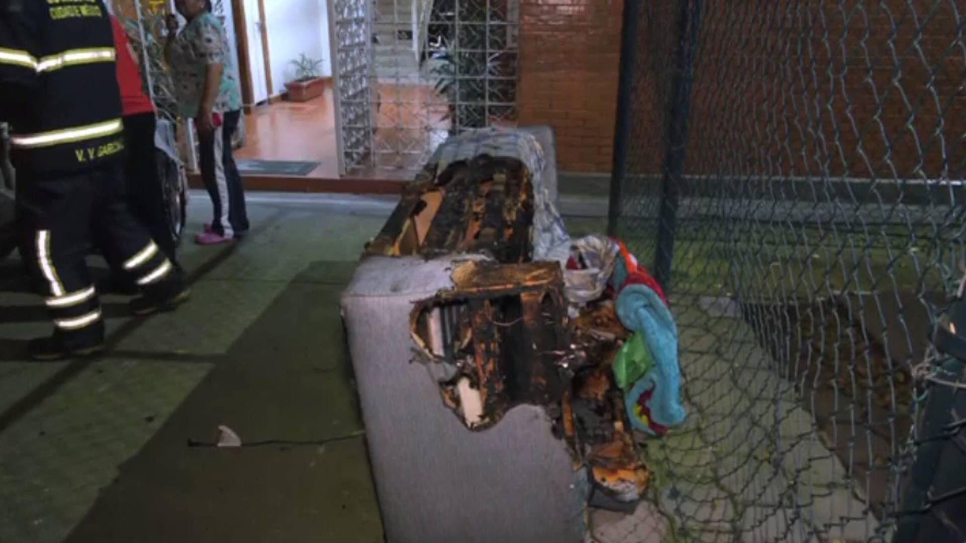 Bomberos Atienden Incendio Provocado por Ofrenda de Muertos en Coapa, CDMX