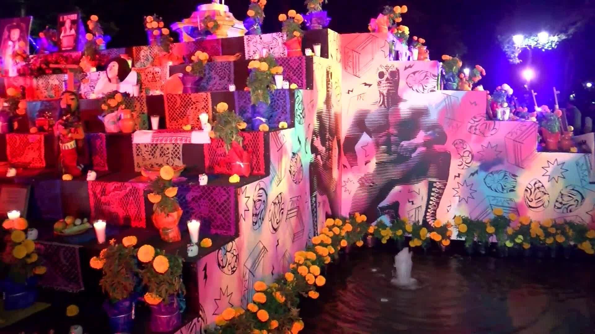 Inauguran Altar de Muertos y Adornos Colocados en la Alameda Hidalgo, Querétaro