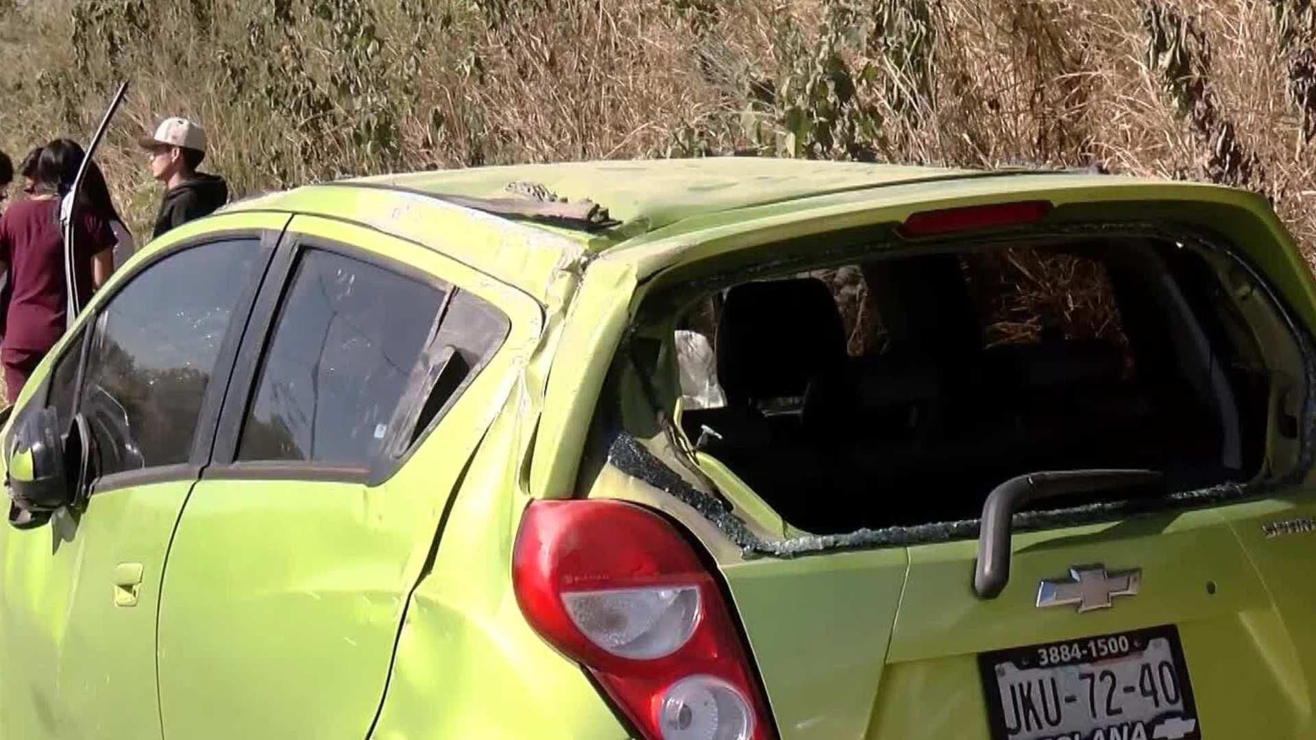 Varios Autos Afectados a Causa de Grava Suelta en el Periférico Nuevo