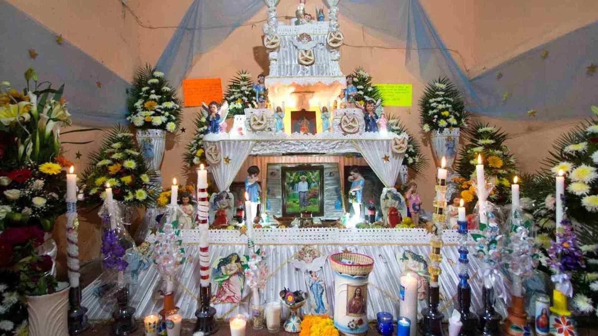 Con Altares Monumentales, Celebran Día de Muertos en Huaquechula, Puebla