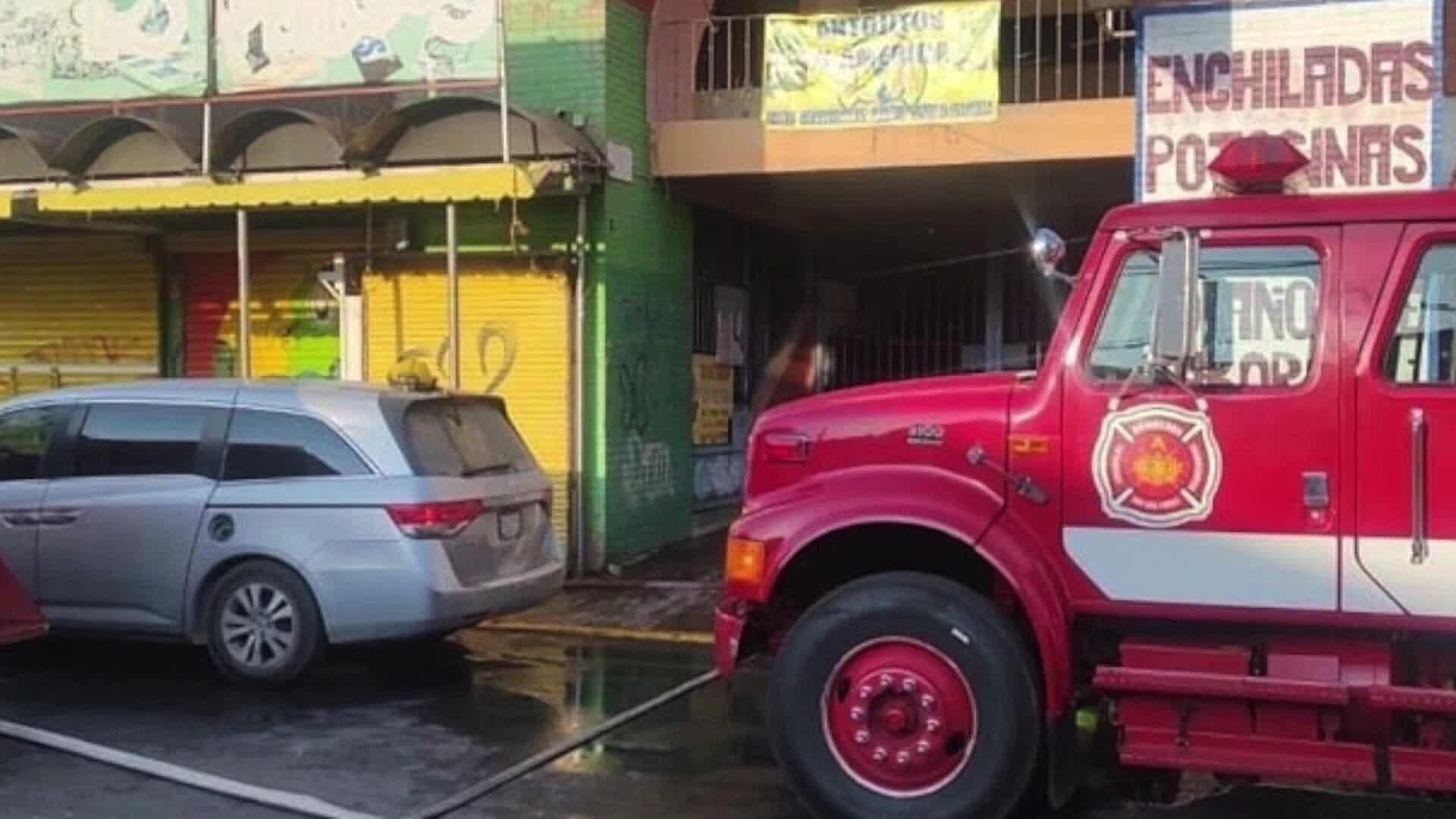Incendio al Interior del Mercado Juárez en SLP, Consumió por Completo Dos Locales