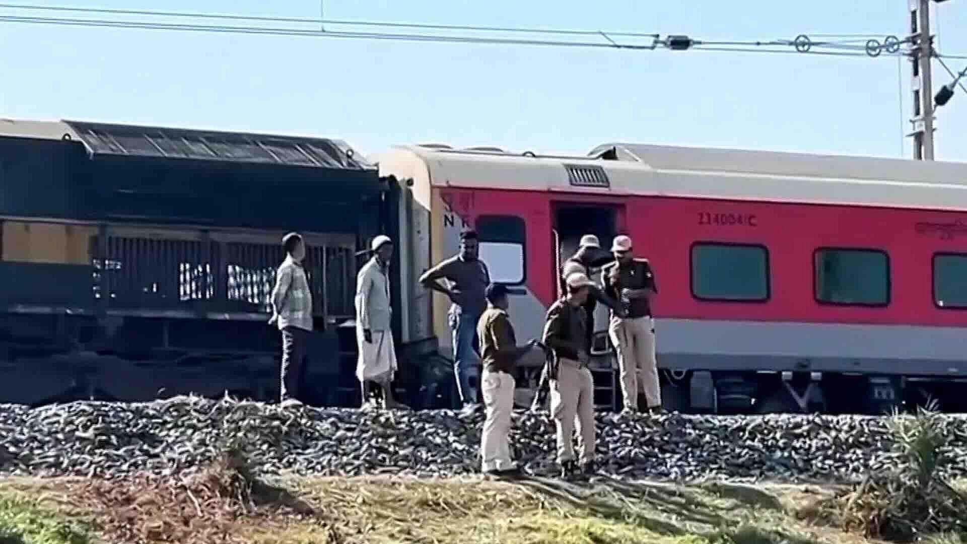 Tren de Pasajeros Atropella a Siete Elefantes en Assam, India; Cinco Vagones Descarrilan