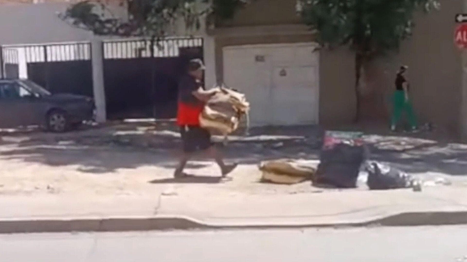 Vecinos de las Colonias Eypol y León I, Abandonan en una Esquina sus Desechos