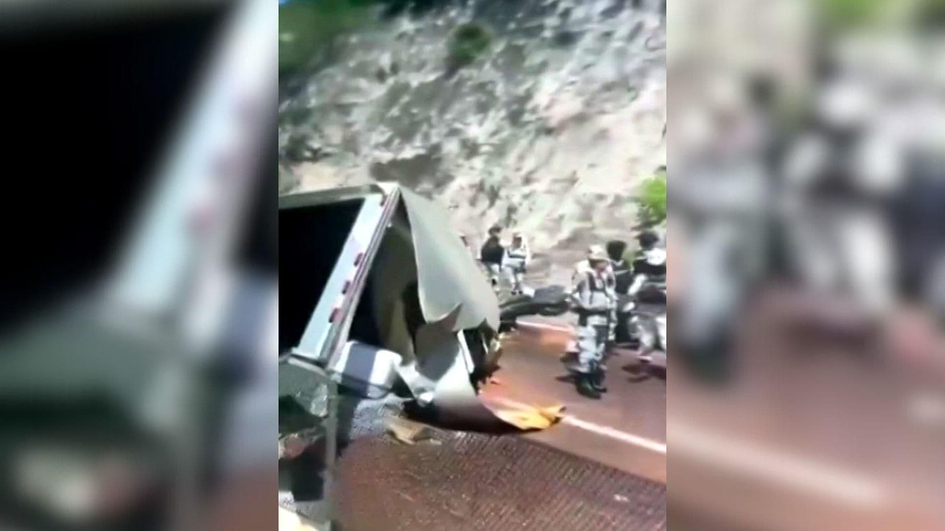 Cierran de Circulación en Autopista del Sol en Guerrero por Volcadura de Camión de Carga
