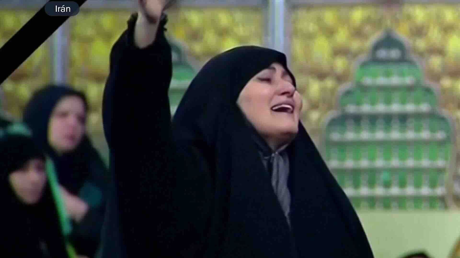 Dolientes Honran a Alí Jamenei en Santuario Imam Reza en Mashhad, Irán