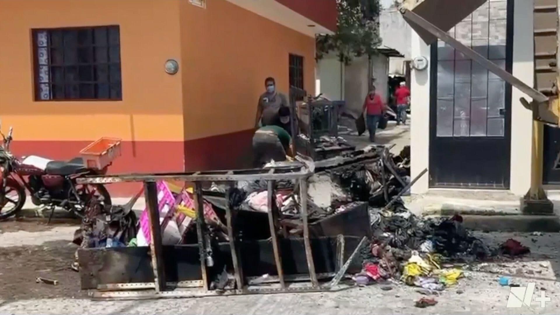 Se Incendia Casa en Ixhuatlancillo; Familia lo Pierde Todo