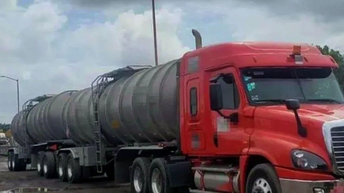 Roban Pipa Cargada con Combustible en Cuitzeo, Michoacán