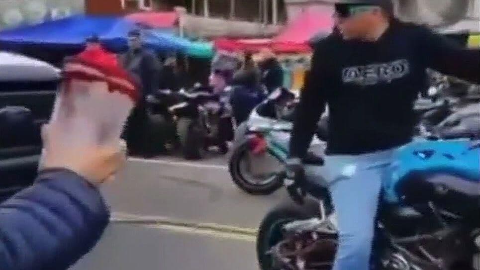 Video | Automovilista con Arma Larga Enfrenta a Motociclistas en Tres Marías, Morelos