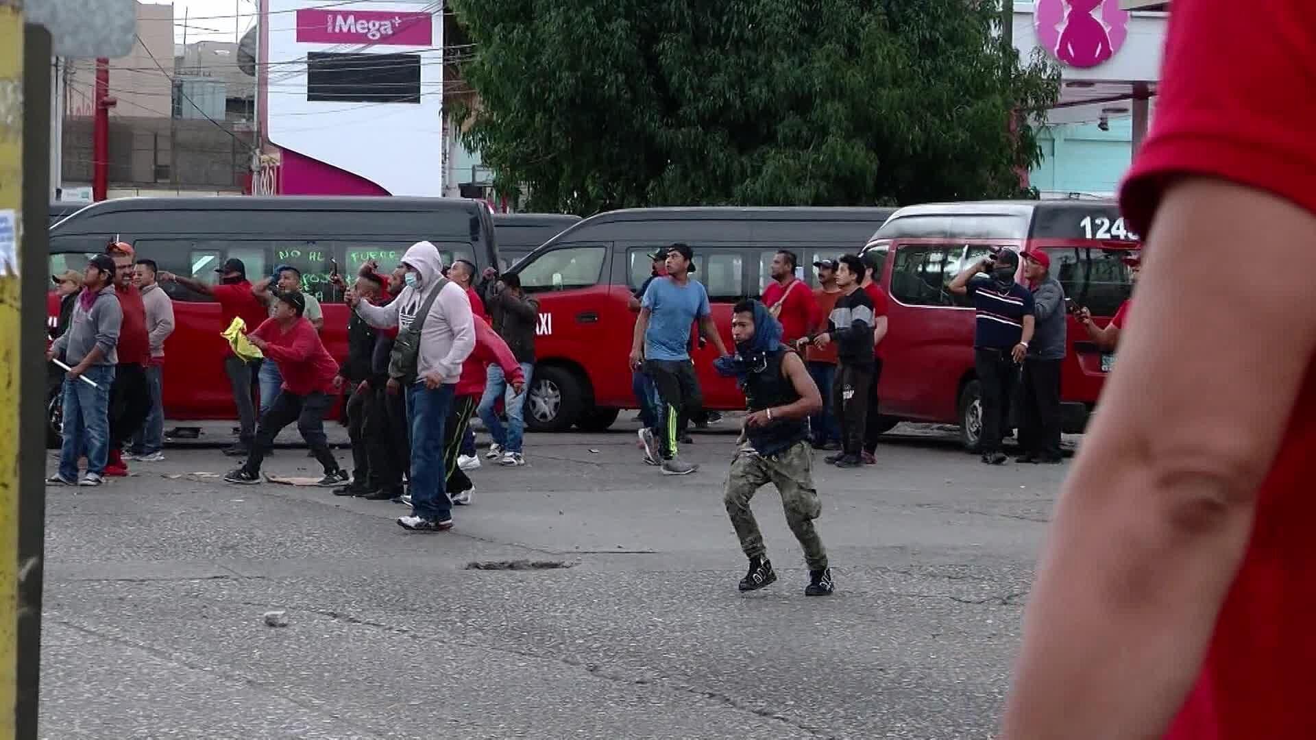 15 Taxistas Fueron Trasladados a la Peni de La Mesa Tras Enfrentamiento Con Policías