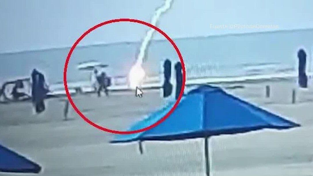 A una Mujer Le Cae un Rayo en la Playa de Cartagena