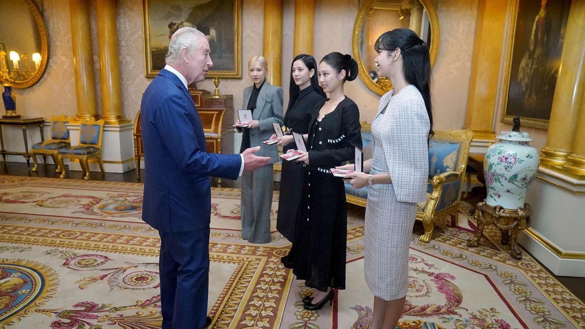 Rey Carlos III Condecora a Blackpink en Palacio de Buckingham