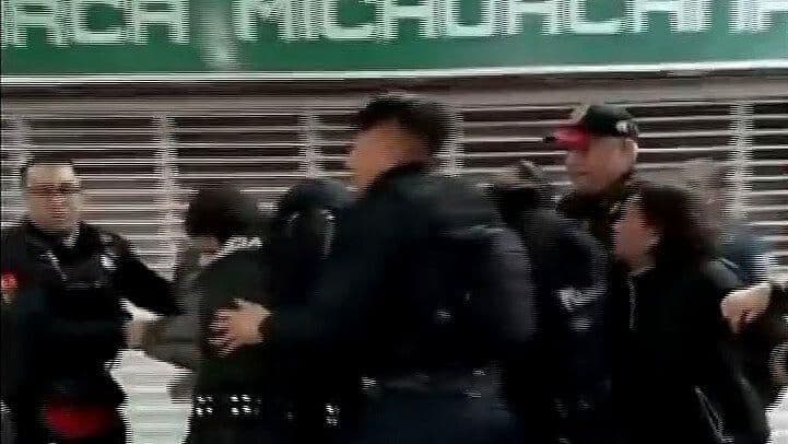 Se Confrontan Ambulantes y Policías en Chabacano L8 Metro CDMX