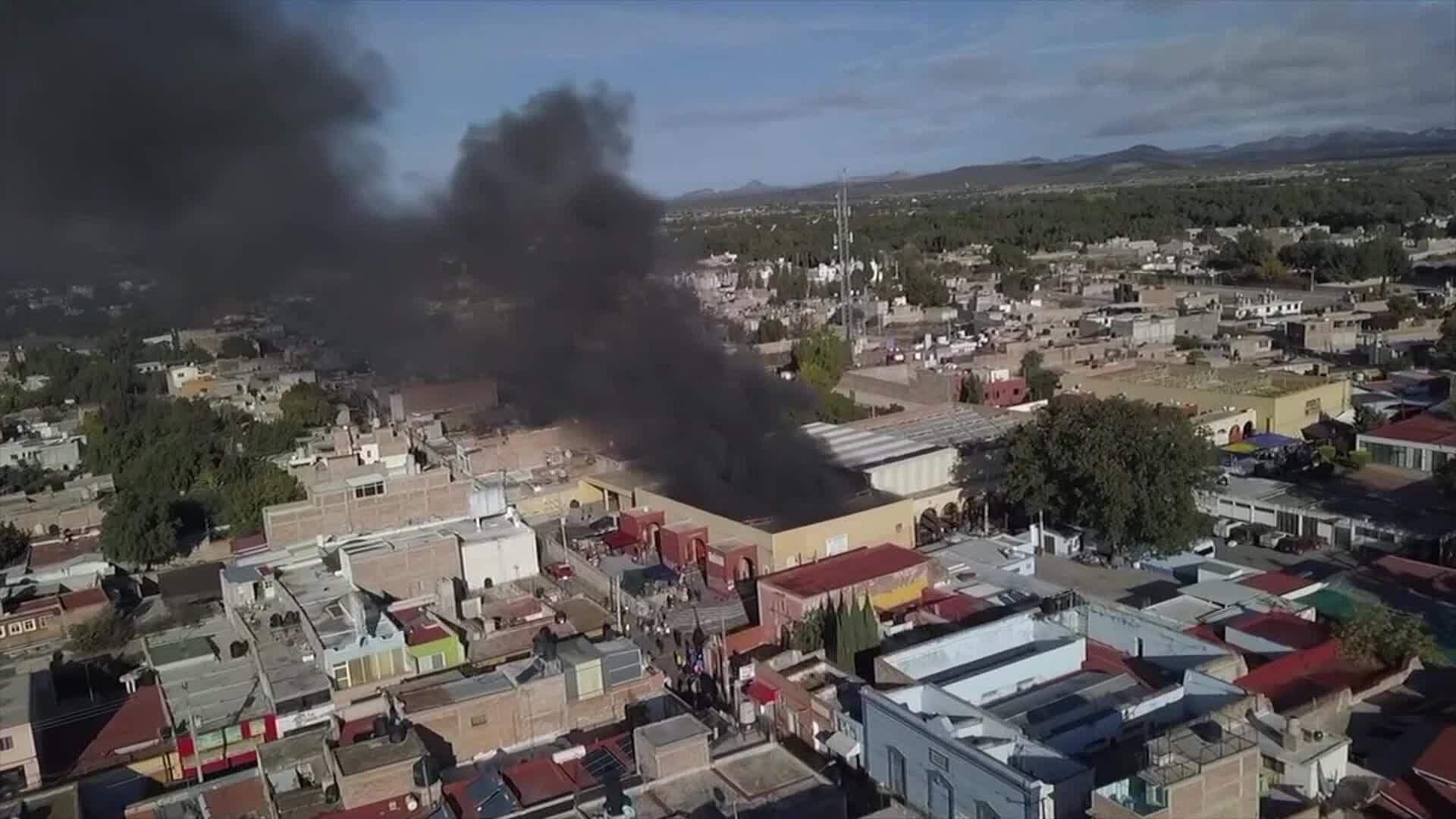 Un Fuerte Incendio Consumió el Mercado Hidalgo en San Luis de La Paz