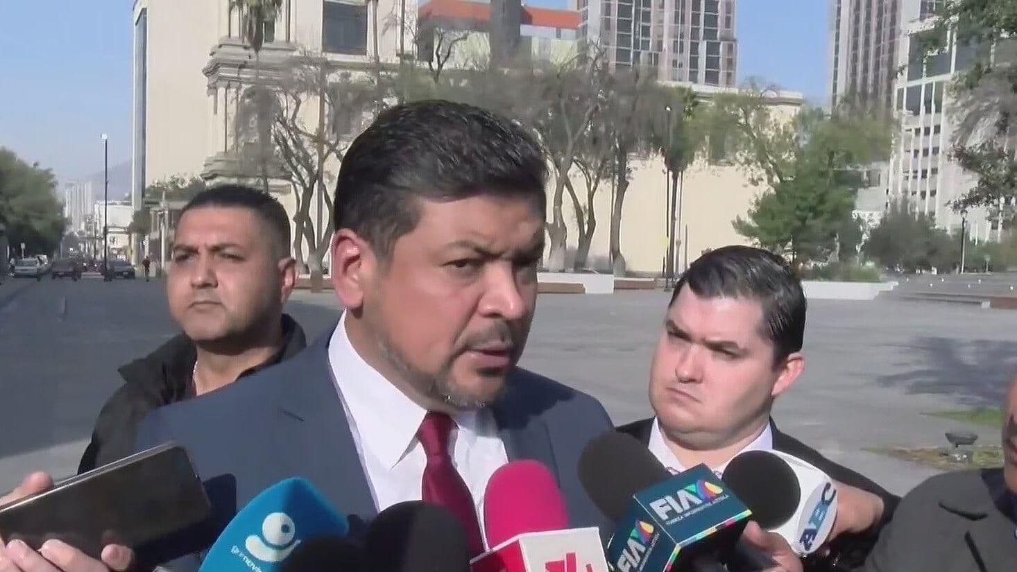 Luis Enrique Orozco Asiste Palacio de Gobierno de Nuevo León; Sin Embargo, se Encuentra Cerrado