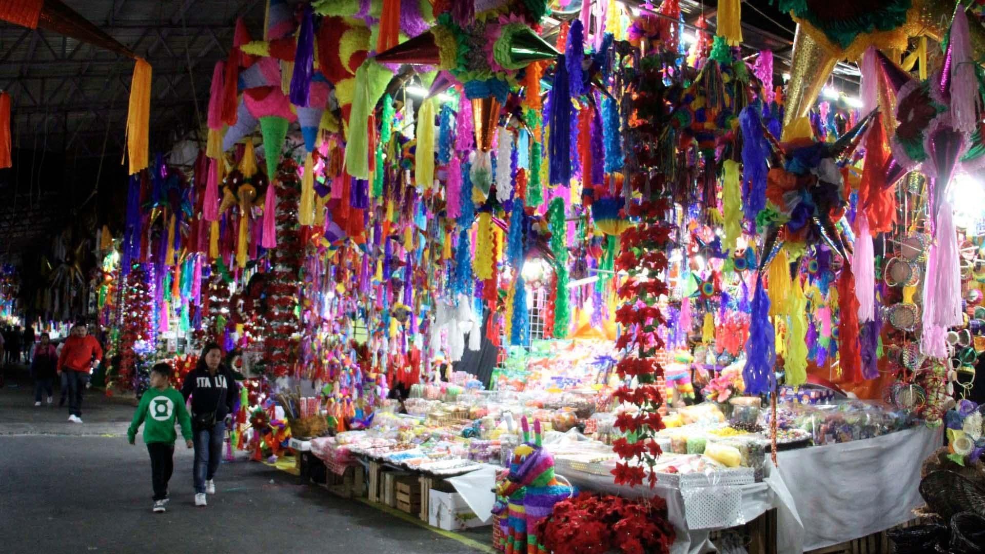 Entre Luces y Ponche: Así la Venta Navideña en el Mercado de Jamaica