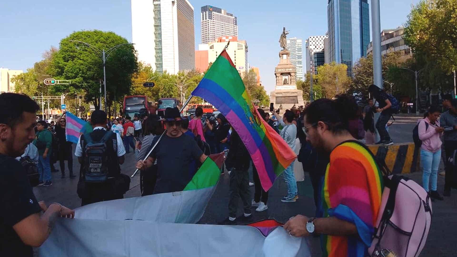 CDMX: Manifestantes Bloquean Reforma e Insurgentes por Asesinato de Samantha Gomes Fonseca