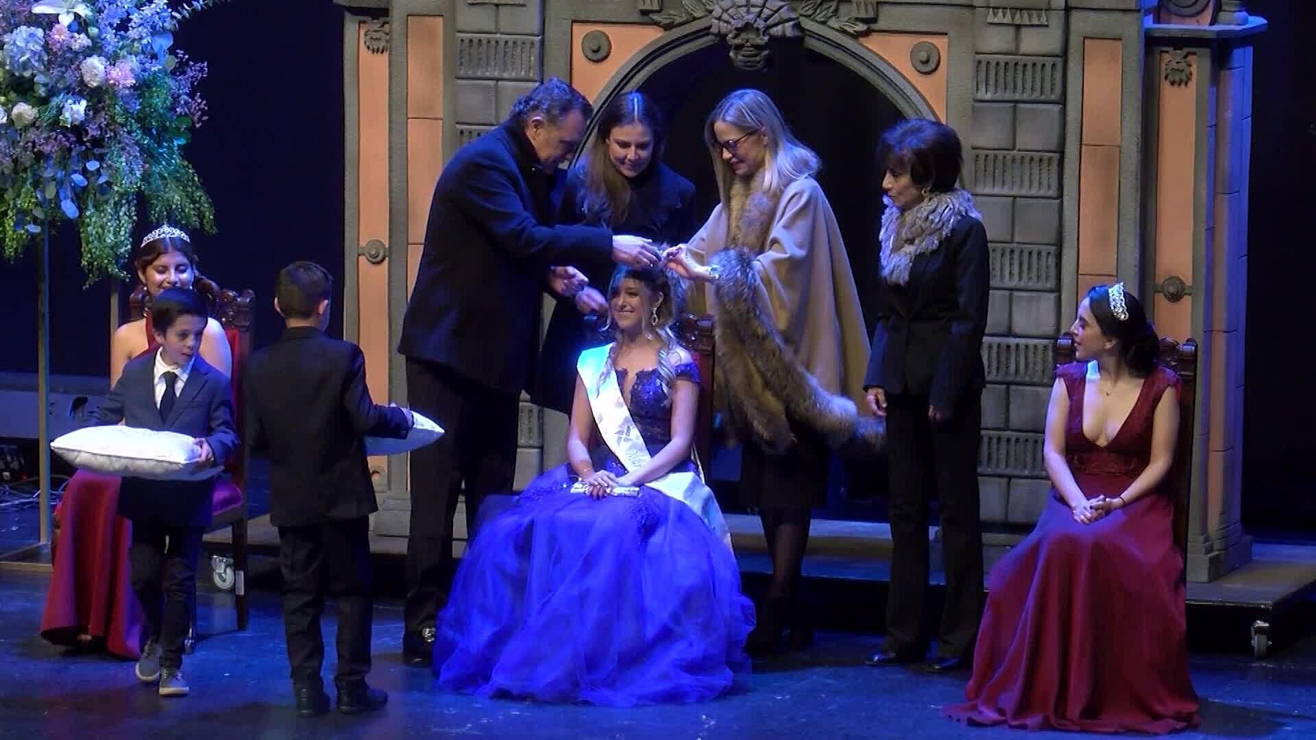 María Fernanda Segunda fue Coronada como Reyna de las Fiestas de Navidad 2023
