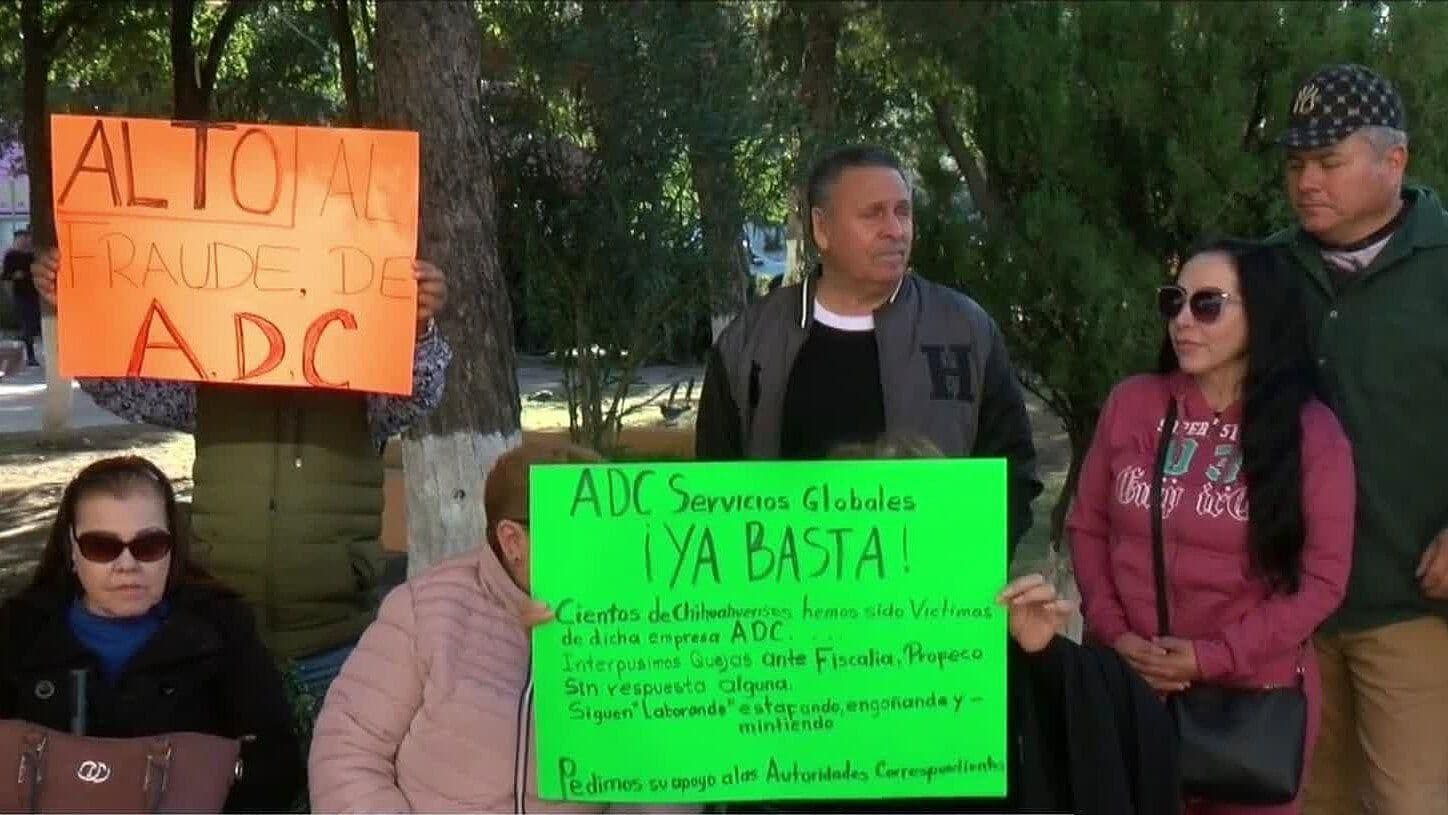 Manifestación Frente a Palacio por Presunto Fraude en Financieras VITAS y ADC