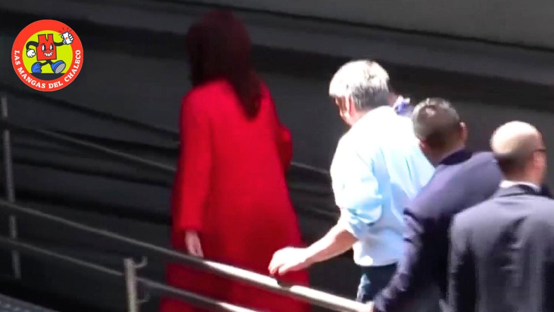 Las Mangas del Chaleco | Cristina Fernández Hace la Britney Señal