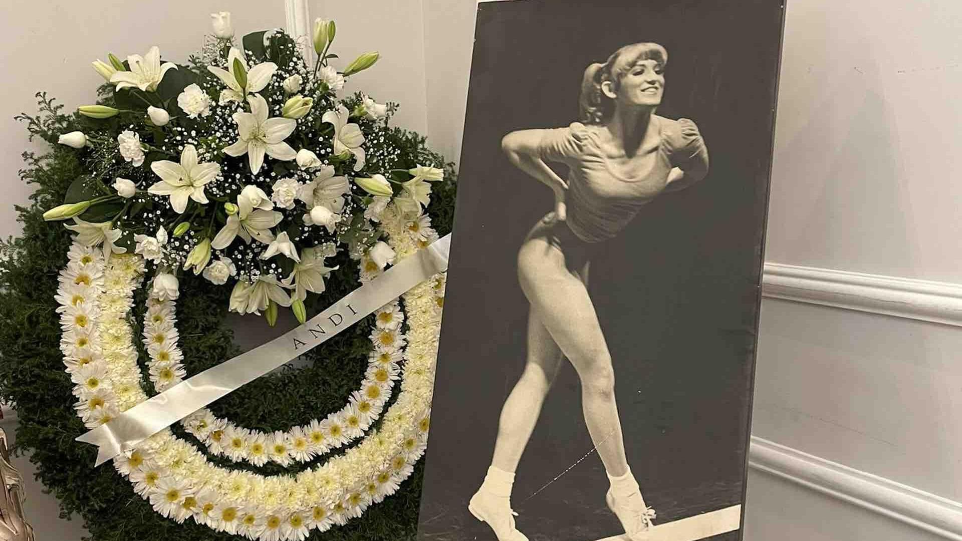 Familiares y Amigos Despiden en una Funeraria a Rosita Pelayo