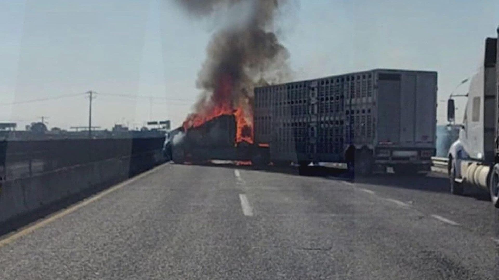 Bloqueos Con Vehículos Incendiados en Acatic Tras Enfrentamiento