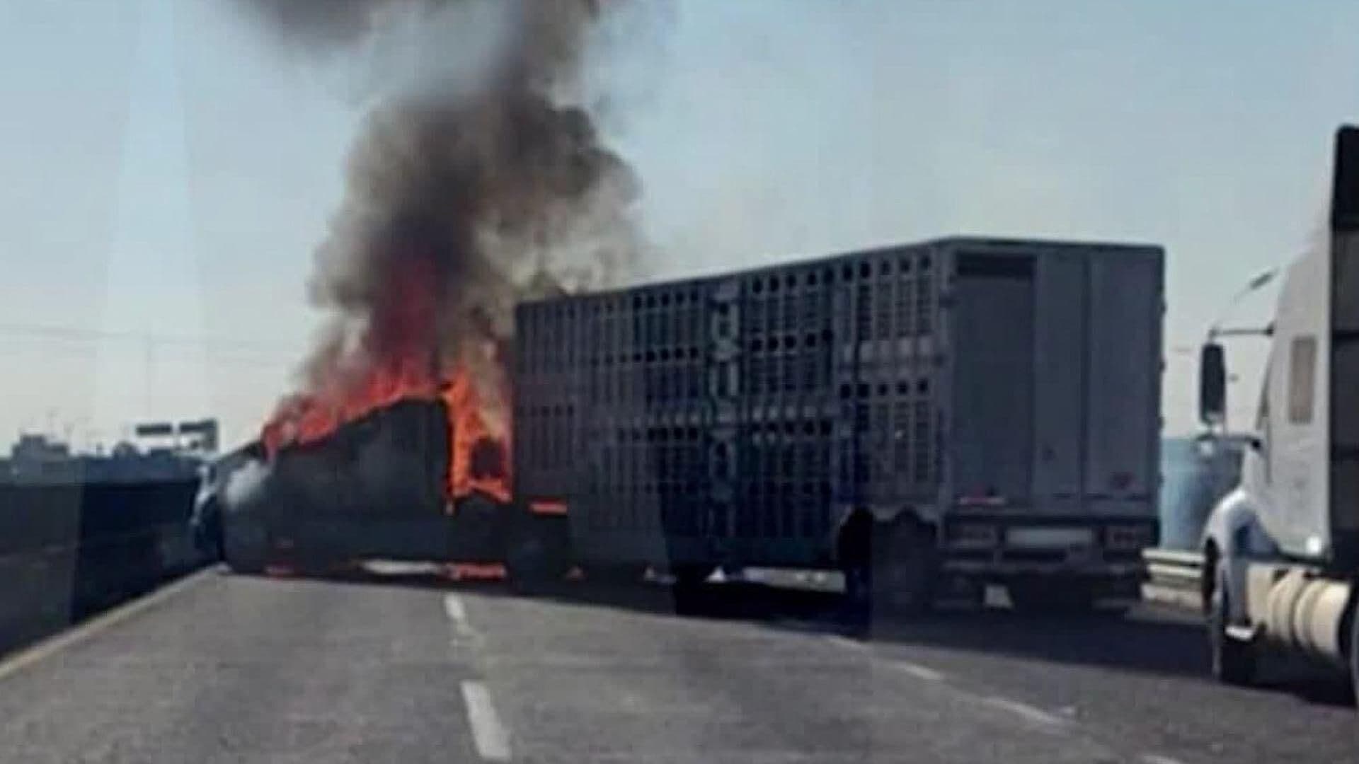 Enfrentamiento Desata Bloqueos y Quema de Vehículos en Acatic