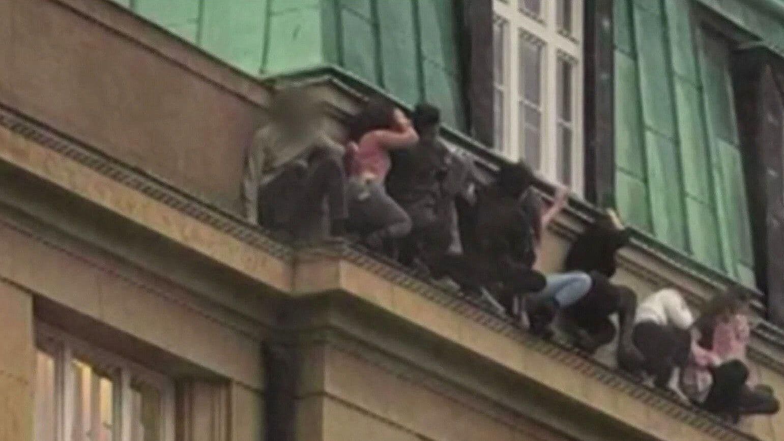 Al Menos 15 Muertos Tras Ataque de Estudiante en Praga, República Checa